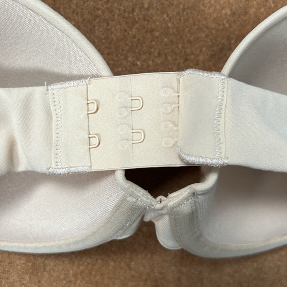 Skims tan color bra size 32 B gently used - Picture 6 of 8